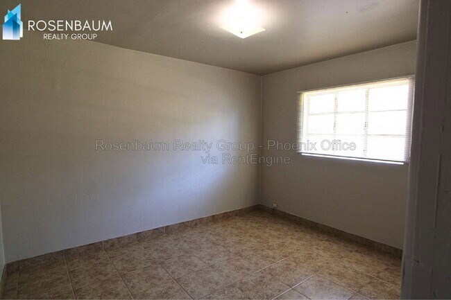 Building Photo - 2925 N 19th Ave