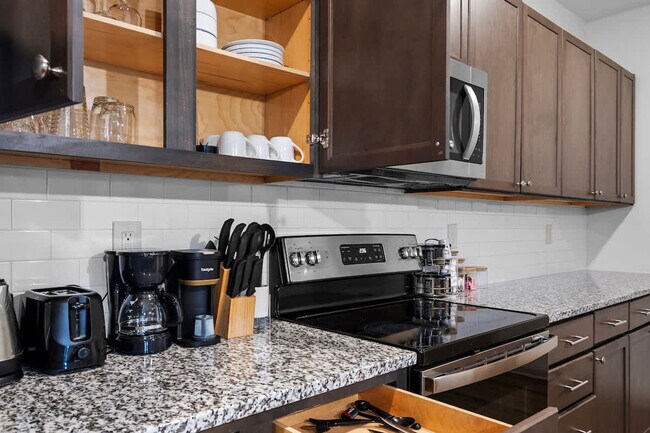 Building Photo - 16031 Elizabeth Joyce Dr