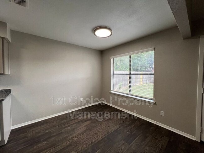 Building Photo - 709 Fair Meadows Dr