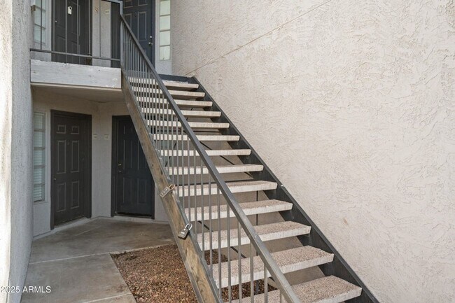 Building Photo - Welcome to your new cozy, immaculate and spacious home!