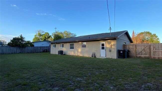 Building Photo - 502 Santiago Ave