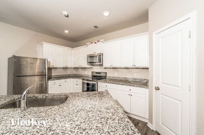 Building Photo - 6986 Rebecca Ln