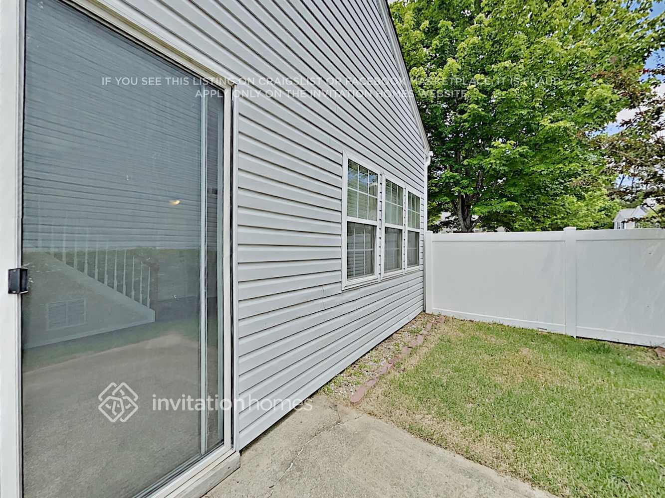 Building Photo - 573 W Oaks Dr