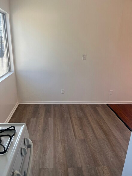 Building Photo - 3110 Livonia Ave