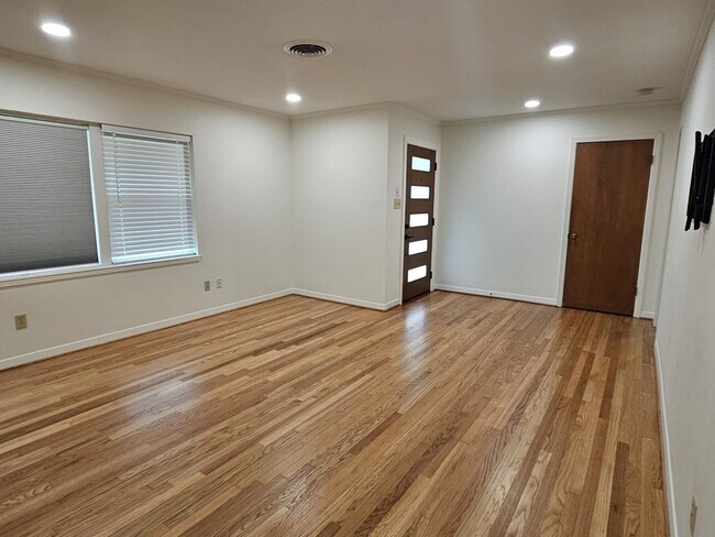 Building Photo - 1518 Lawrence St