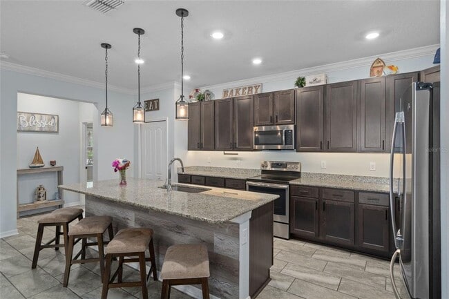 Building Photo - Beautiful 4bd 2ba Home plus a 3 Car Garage