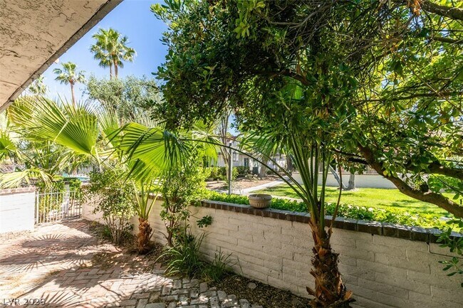 Building Photo - 3452 Pino Cir