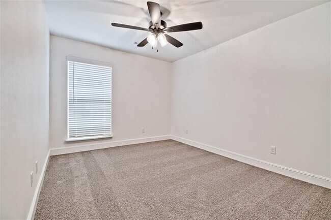 Building Photo - 2140 Bluestem Dr
