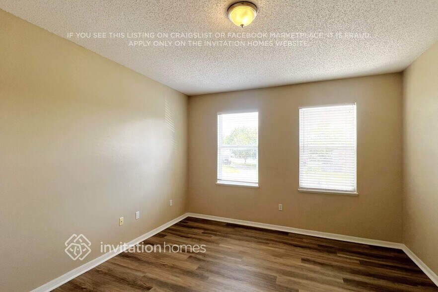 Building Photo - 371 Pebble Ct