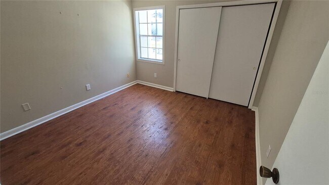 Building Photo - 3815 N Oak Dr
