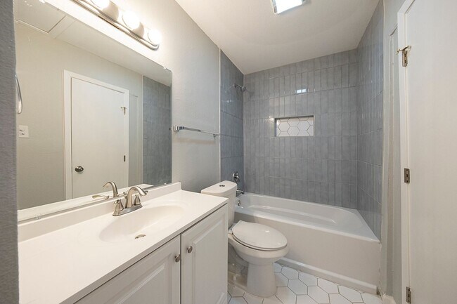Building Photo - 4900 Hawk Cove