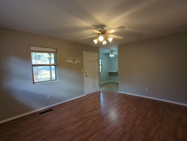 Building Photo - 3 Bedroom House in Harrison