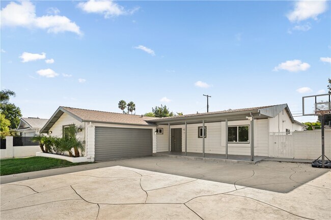 Building Photo - 6515 Kenwater Ave