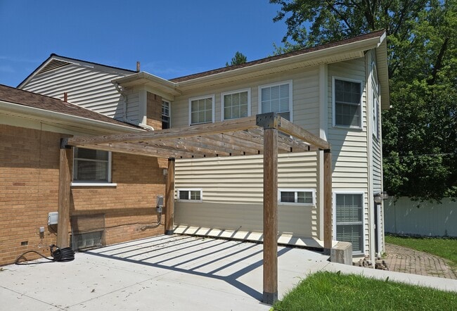 Building Photo - 635 Cumberland St