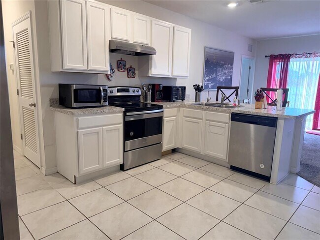 Building Photo - 1156 Cambridge Dr