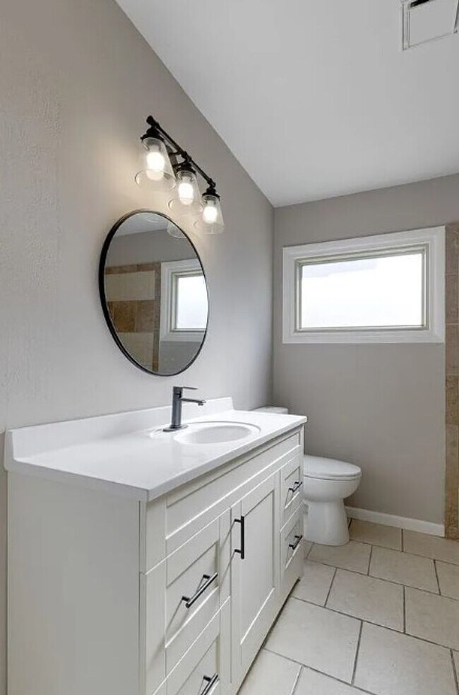 Building Photo - Adorable 4 Bedroom in Haysville!