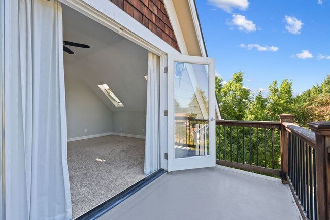 Building Photo - 2720 Sq. Ft. Character Home in downtown Ol...