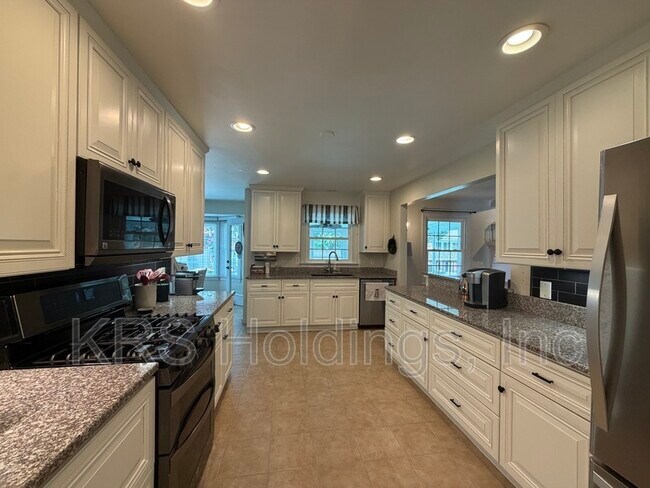 Building Photo - 1520 Woodside Ct