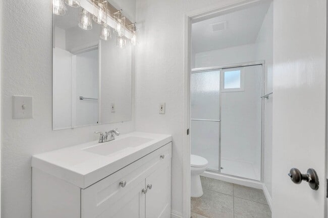 Building Photo - 15 Sunborg Ct