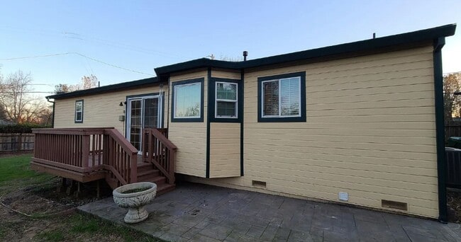 Building Photo - Cozy home in Shasta Lake