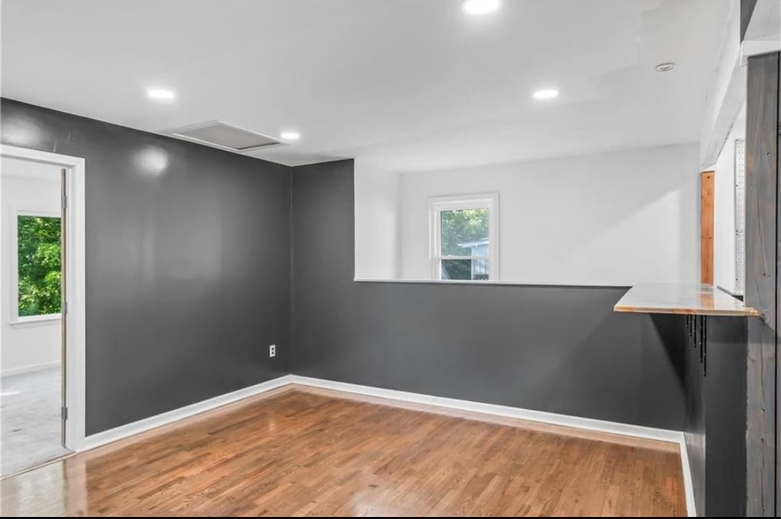 Dining area facing east - 600 Ridgeview Ave