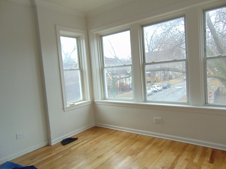 Building Photo - 1501 E 74th Pl