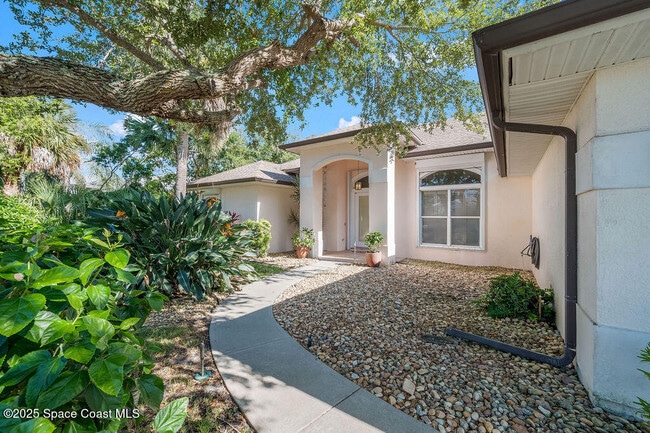 Building Photo - 129 Signature Dr