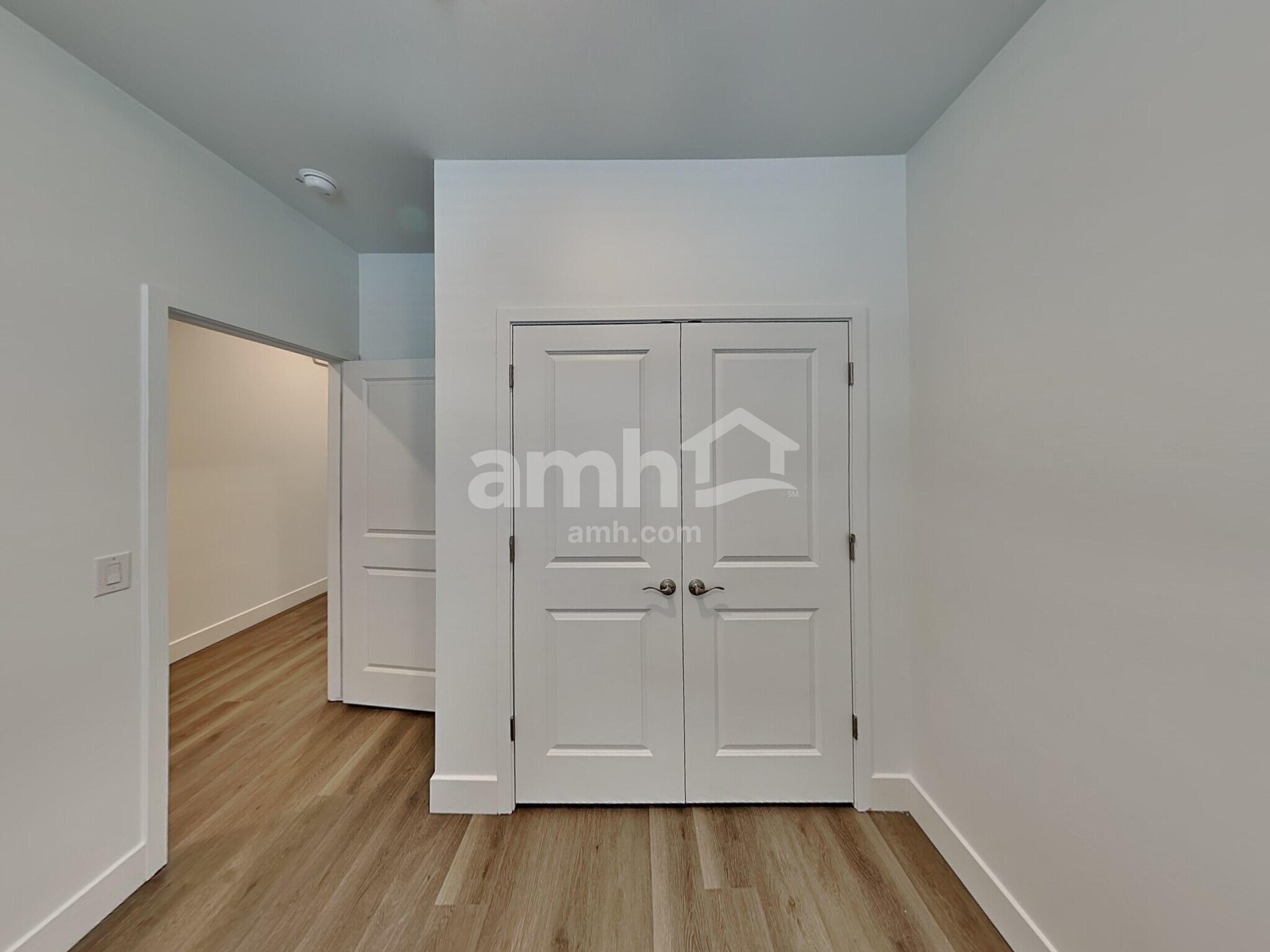 Building Photo - 9500 Harkes Dr