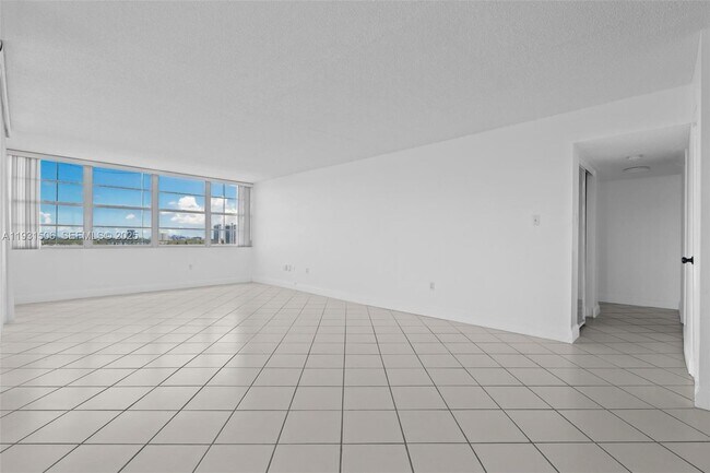 Building Photo - 18081 Biscayne Blvd