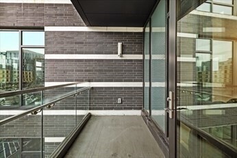 Building Photo - 40 Traveler St