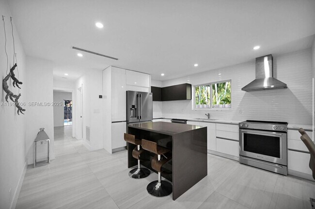 Building Photo - 1546 Van Buren St