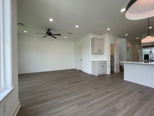 Building Photo - Luxurious NEW CONSTRUCTION 4/4.5 Home Near Baylor Campus!