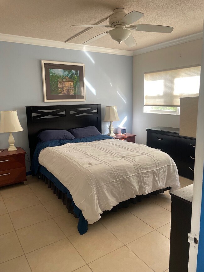 Building Photo - 9 N Birch Rd