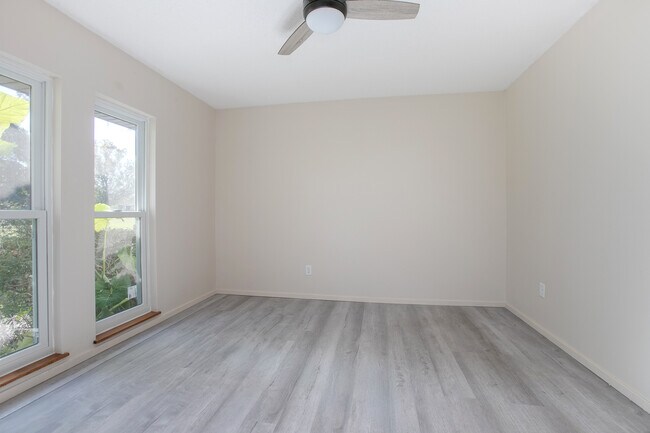 Building Photo - 5735 Fox Hollow Rd