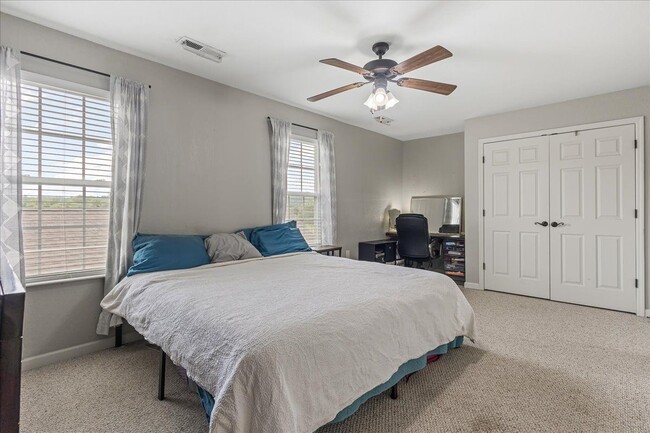 Building Photo - 410 Ashbury Cir