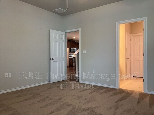 Building Photo - 11708 Coyote Call Way