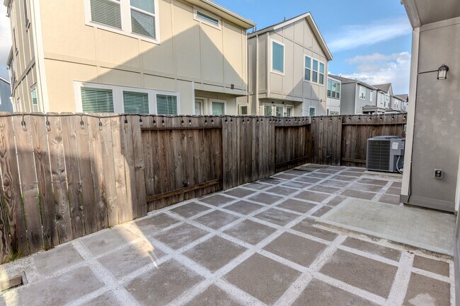Building Photo - 4120 Split Ivy Dr
