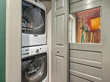 Building Photo - 114 Cabot St