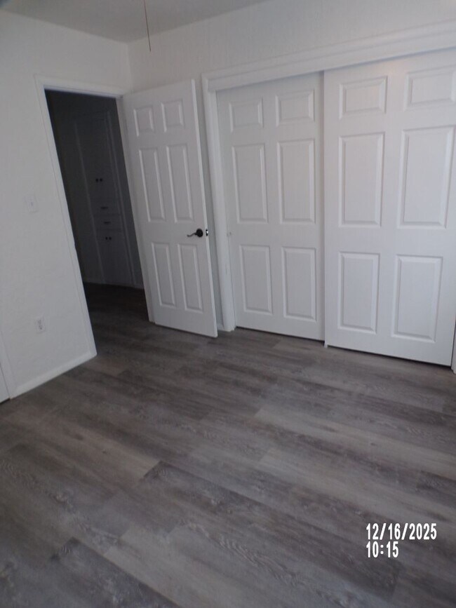 Building Photo - Great home located close to shopping and restaurants