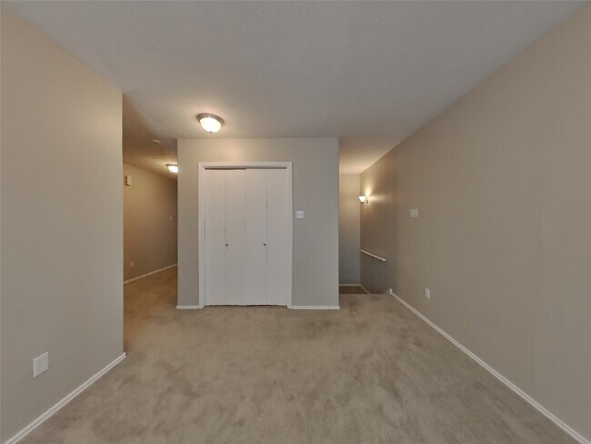 Building Photo - 16783 Fallen Timbers Dr