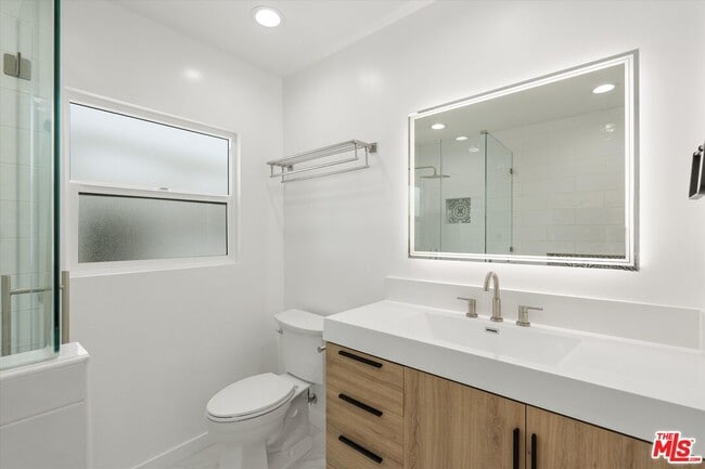 Building Photo - 8348 Reading Ave