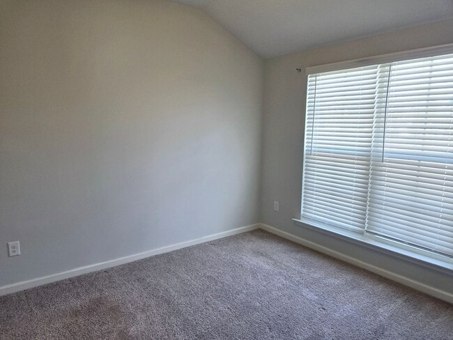 Building Photo - 725 Goodale Dr