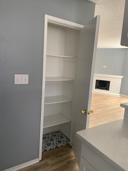 Building Photo - 2124 Exeter Dr