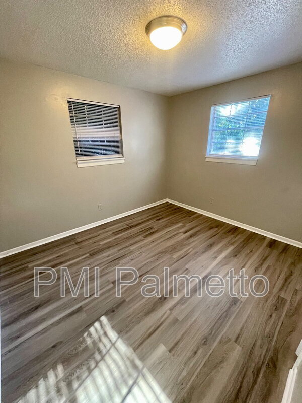 Building Photo - 1900 Tall Pines Cir