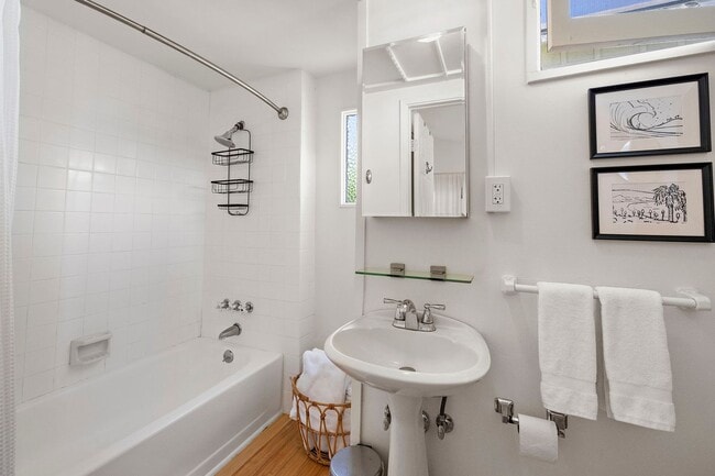 Building Photo - Woods Cove Furnished Cottage