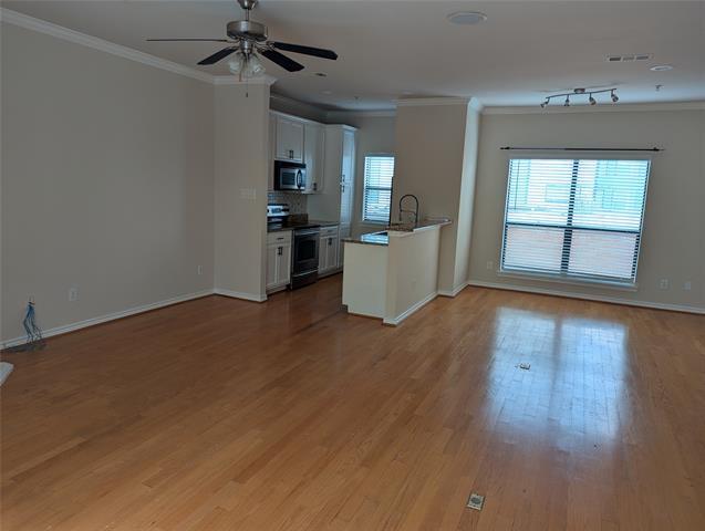 Building Photo - 2415 Stutz Dr
