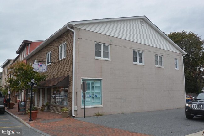 Building Photo - 16 S Main St
