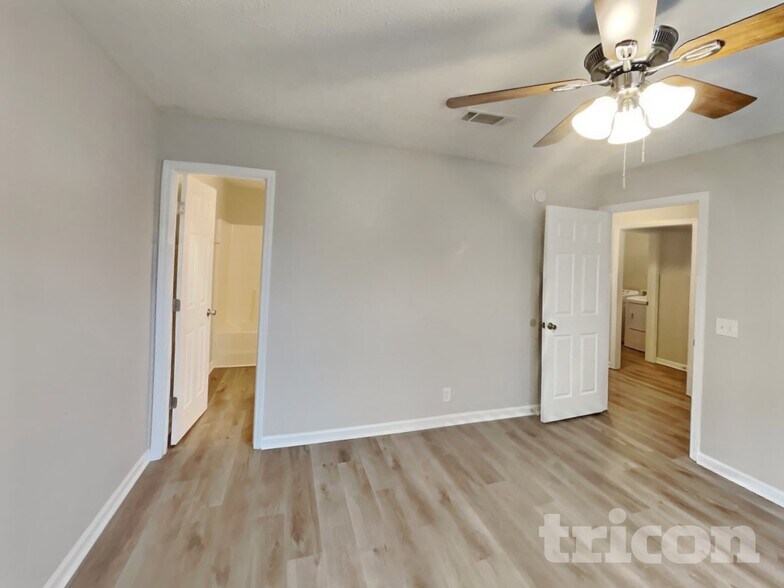 Building Photo - 1116 S Hampton Cl