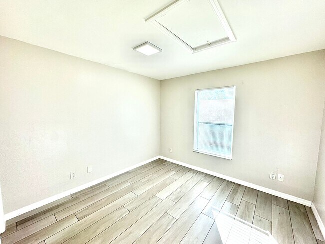 Building Photo - PB - Terrace Avenue Land Trust (2645 TA)