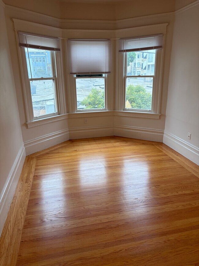 Building Photo - Cool, Remodeled One Bedroom in Hayes Valle...